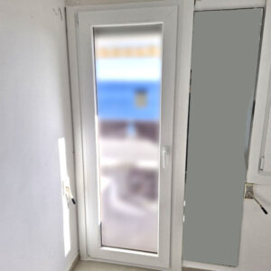 puerta de pvc blanco oscilobatiente